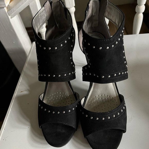 Worthington Shoes - Black velvet heels